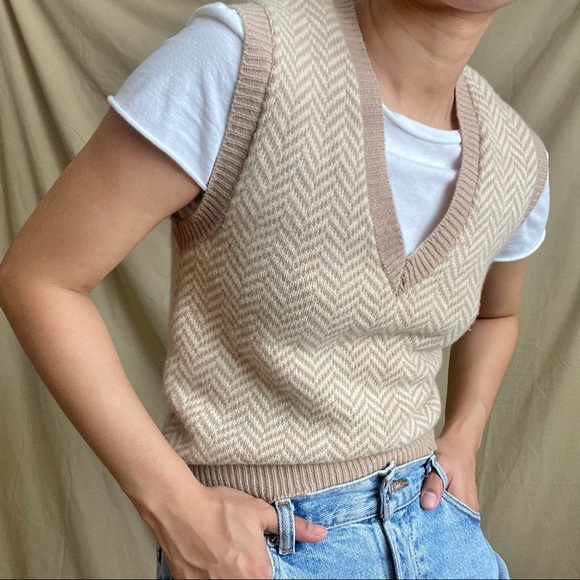 🚫SOLD🚫 The Milk Chocolate Sweater Vest 🧸 - Picture 2 of 4